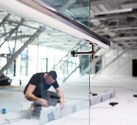 Deerfield Beach, FL highly skilled glass repair technicians